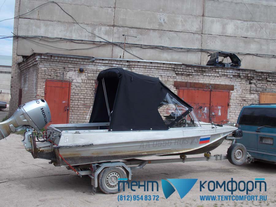Фото лодки «Казанка 5М» с современными тентами и стеклами