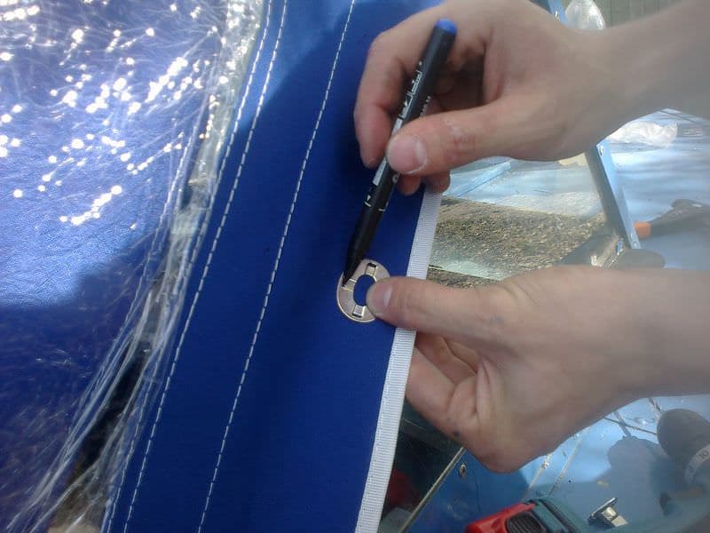 Установка тента на лодку с крепежом типа поворотная застежка